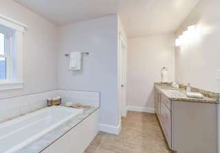 1918-S-Pollard-St-Arlington-VA-small-042-42-DSC-9664-5-6-7Natural01-666x444-72dpi